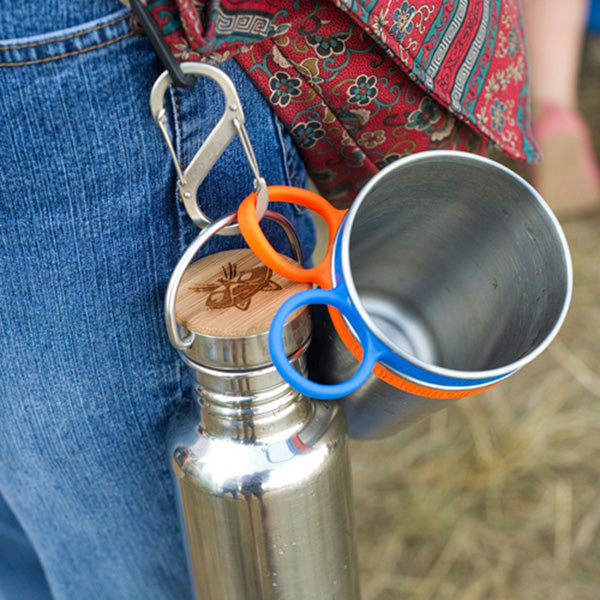 steel-s-biner-3-i5 carabiner_steel_clip_bottle_lifestyle_f9a2dad1-cd06-4894-b3ff-13476b2b5a87.jpg