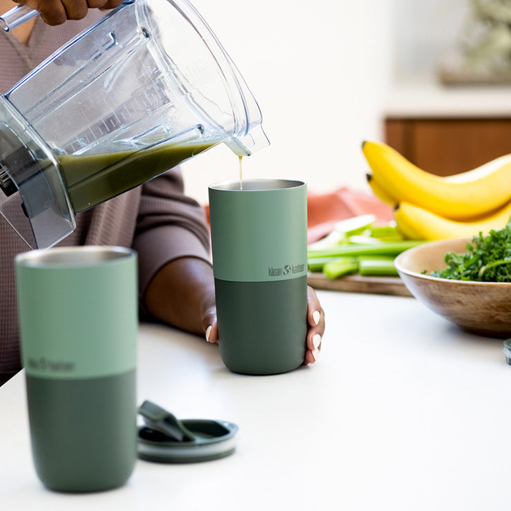 smoothie-set-w0 smoothie_kit_rise_tumbler_smoothie_pour.jpg
