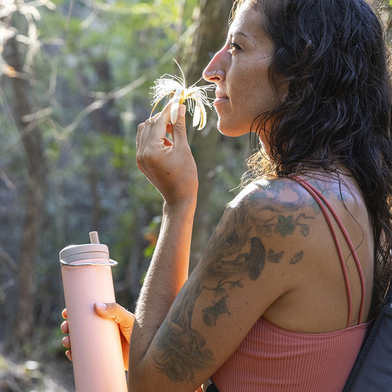 20oz-tkwide-with-twist-cap-w3 tkwide_20oz_insulated_bottle_twist_woman_flower_costarica_square.jpg