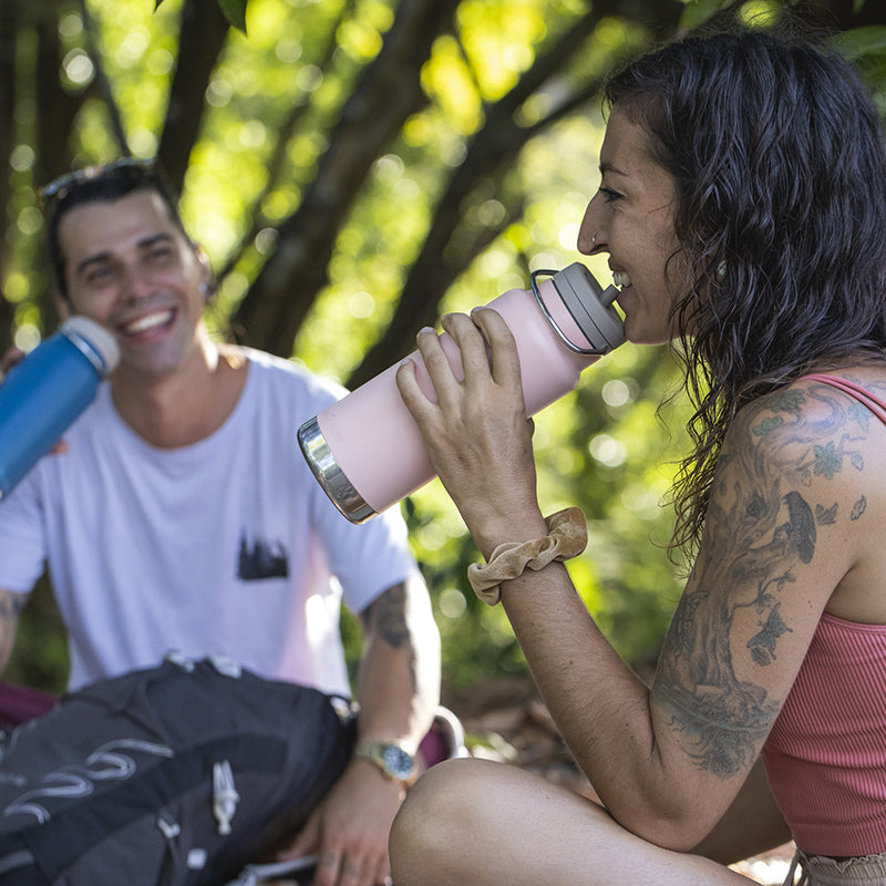 32oz-tkwide-with-twist-cap-l7 tkwide_32oz_insulated_bottle_twist_costarica_couple_drink_square.jpg